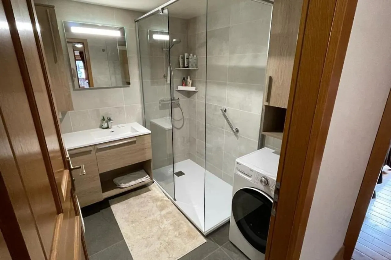 Large Apartment In Chamonix - Close To The Slopes